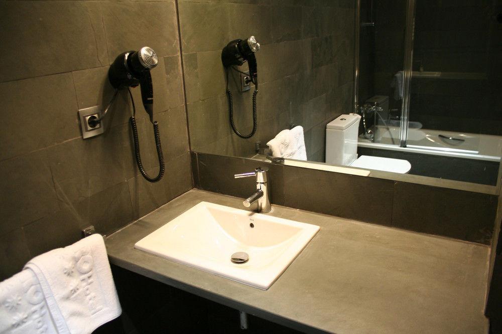 Hotel Duero Laguna de Duero Ngoại thất bức ảnh